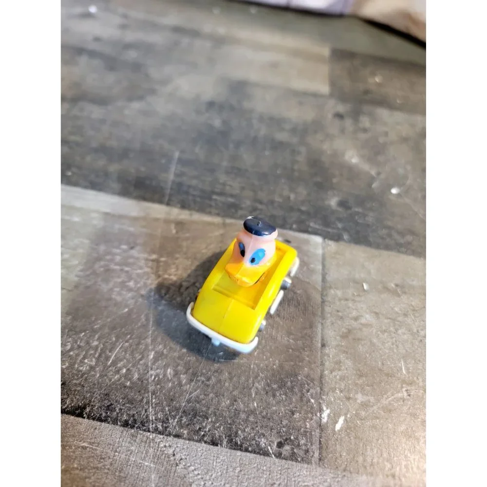 Vintage Donald Duck‎ yellow mini car Disney toy figure